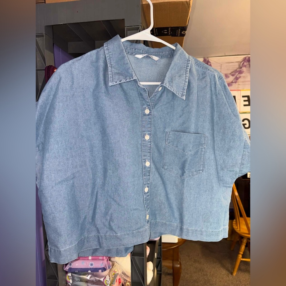 Blue Denim Button-Up Shirt. Never now. Size XL    New with tag